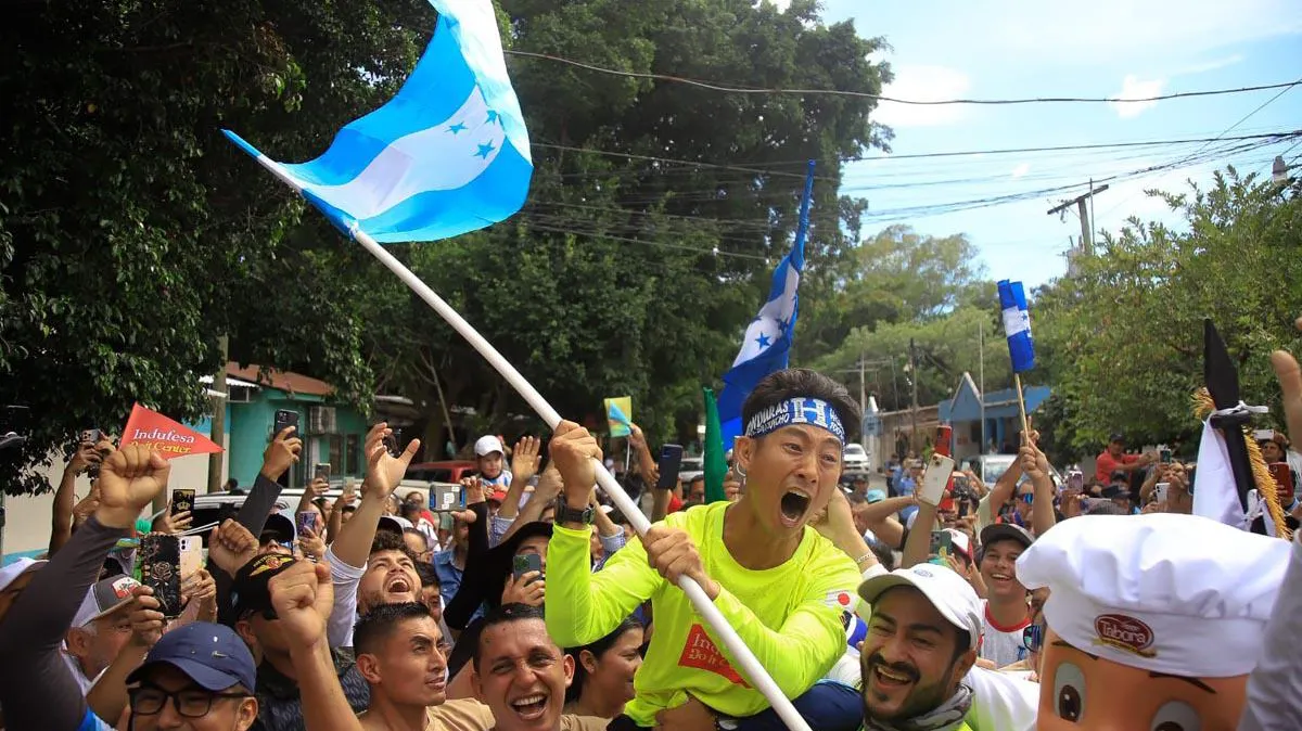 Shin Fujiyama Llega A Honduras Tras Completar El Reto De Correr 3 000