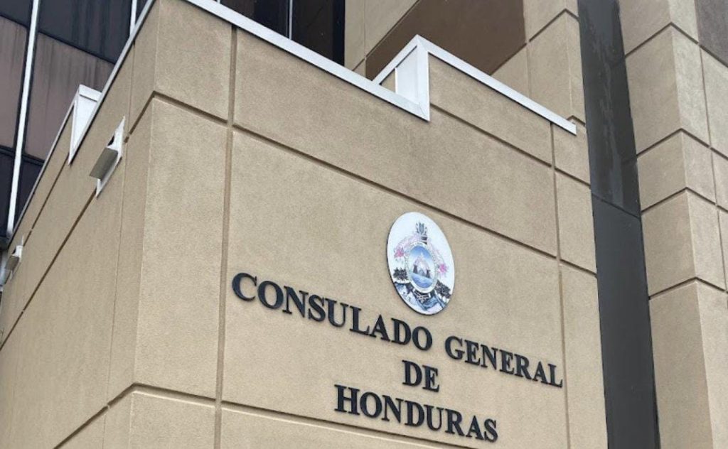 Denuncian Corrupción En Consulado De Honduras En Texas 0395