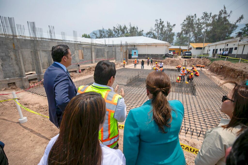 Xiomara Castro supervisa avances en la Construcción del Búnker Oncológico del Hospital San Felipe