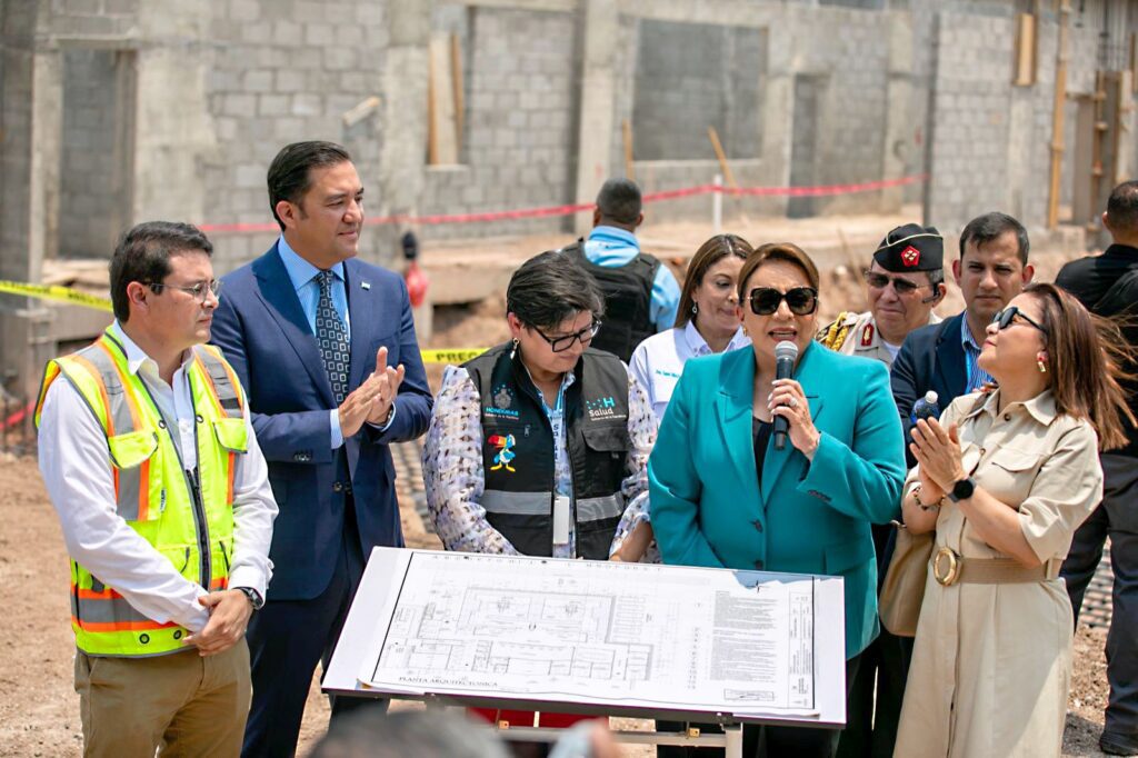 Xiomara Castro supervisa avances en la Construcción del Búnker Oncológico del Hospital San Felipe