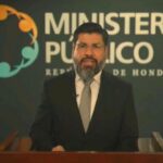 “Los delincuentes que han tejido redes de corrupción y criminalidad no tienen color, raza, bandera, ni partido político, sólo buscan enriquecerse a costa del sufrimiento del pueblo hondureño”, expresó el Fiscal General Johel Zelaya.