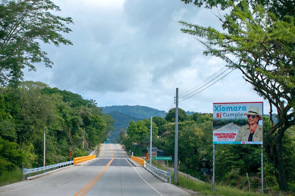 Inauguran proyecto de pavimentación de la carretera que conecta Las Lomas, Danlí, con Terrero Blanco, Patuca, en Olancho.