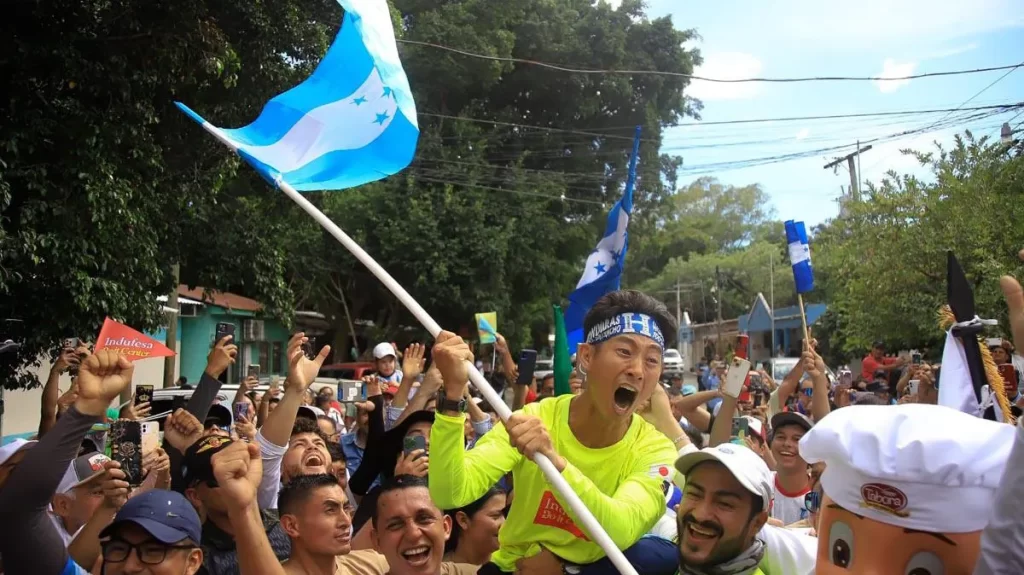 Shin Fujiyama llega a Honduras tras completar el reto de correr 3,000 kilómetros