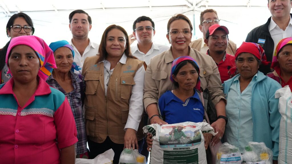 Gobierno de Honduras entrega insumos agrícolas a 1,100 productores de San Francisco de Opalaca, Intibucá