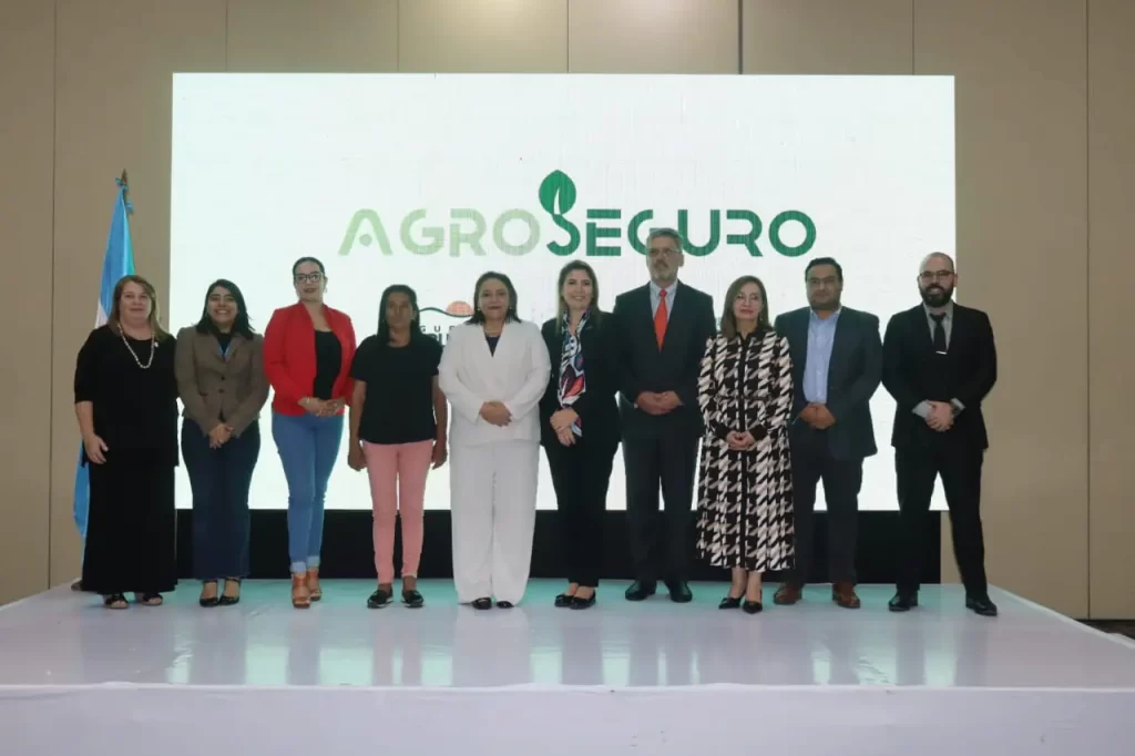 Honduras ha lanzado un seguro agrícola paramétrico para mitigar el impacto del cambio climático en el sector agropecuario. Con una inversión de 800 mil dólares, beneficiará a 1,880 productores de maíz y frijol en siete departamentos del país.