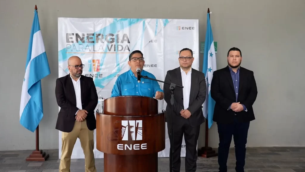 El Congreso de Honduras aprobó 18 adendas a contratos de energía, prometiendo reducir costos y mejorar la estabilidad financiera de la ENEE. ¿Cómo impactará en los ciudadanos?

